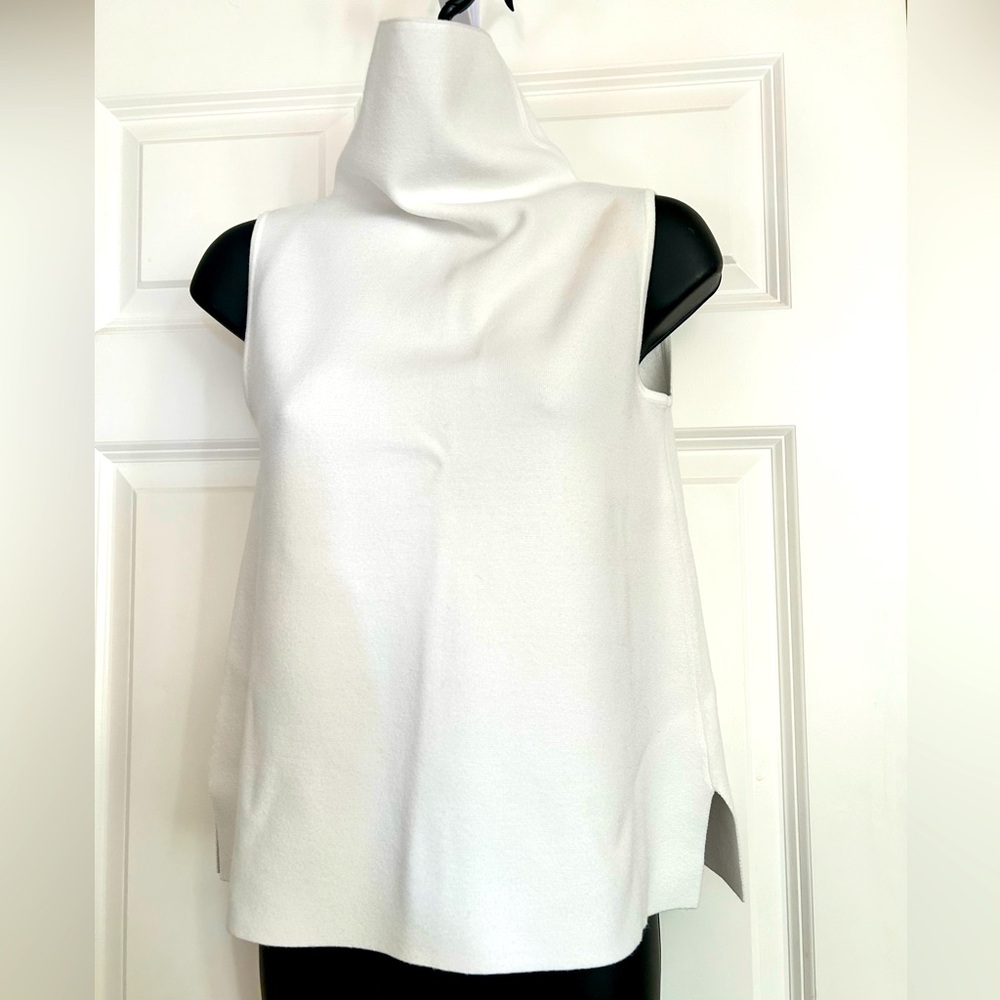 Structural mock neck fine gg knit